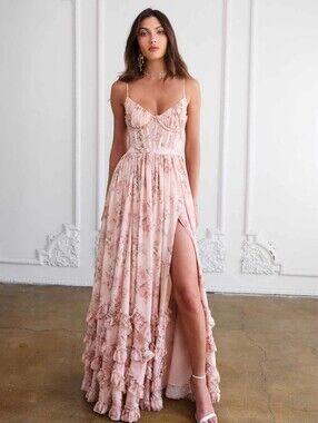 V. Chapman The Carmen Dress in Peach Tapestry. Size: 20.